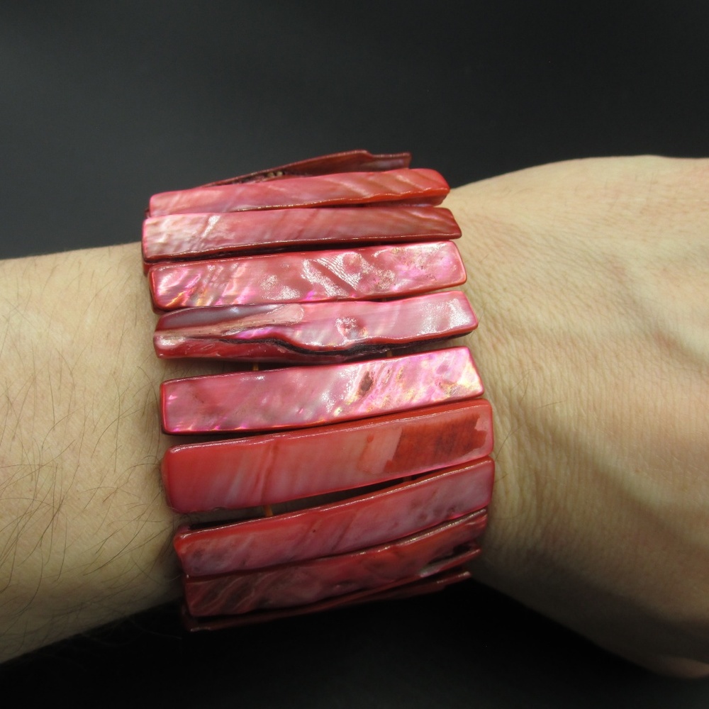 Vintage Red Shell Expandable Bracelet - Picture 2 of 5